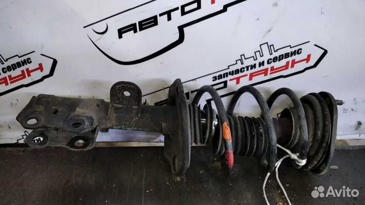 Стойка ходовки toyota prius ZVW30 ZVW35 передняя л