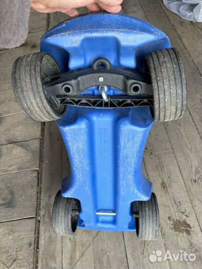 Машинка-каталка bmw