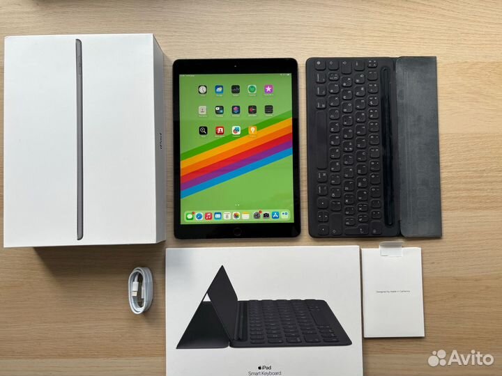 Apple iPad 7 + SMART Keyboard