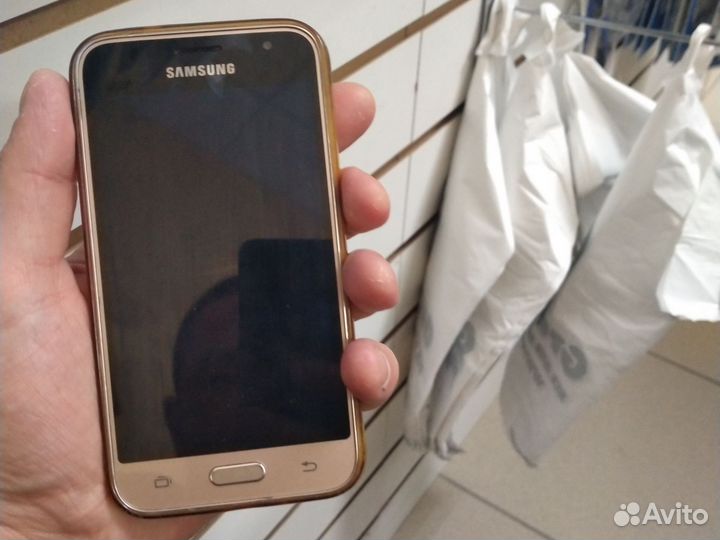 Телефон Samsung J320
