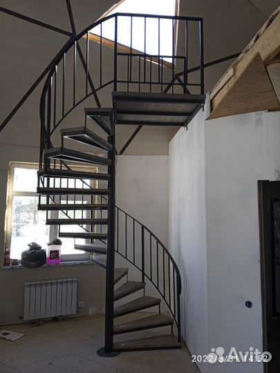 Лестница металлическая в дом