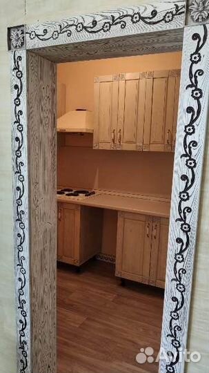 Резные наличники на двери