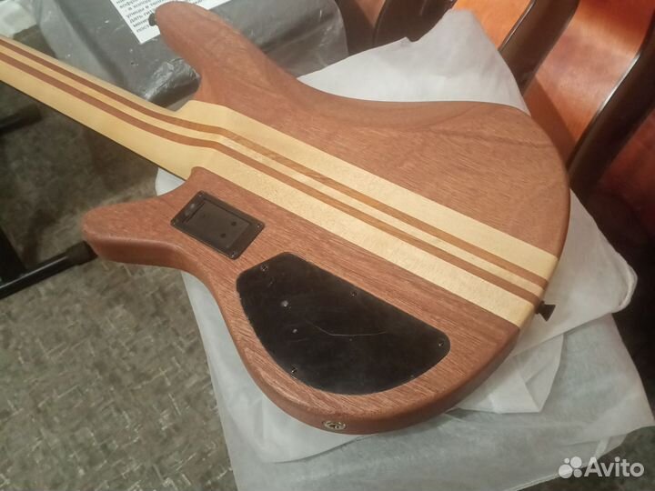 Бас-гитары Magna сквозной гриф