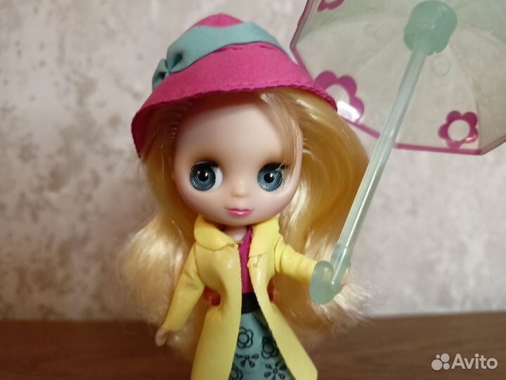 LPS Blythe кукла в дождевике с питомцем