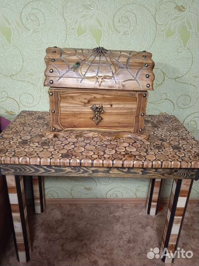 Сундук деревянный