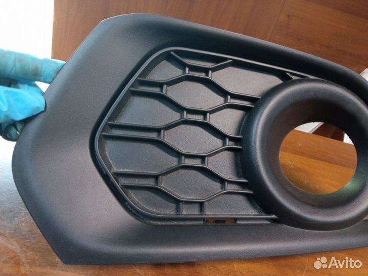 Решетка в бампер накладка птф левая Renault Logan