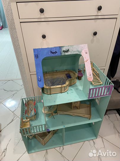 Деревянный дом для барби с мебелью