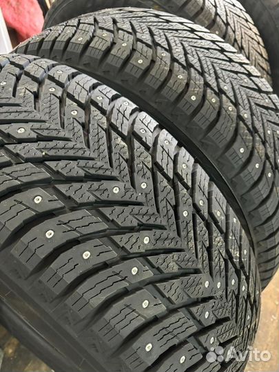 Nokian Tyres Hakkapeliitta 10p SUV 265/65 R17
