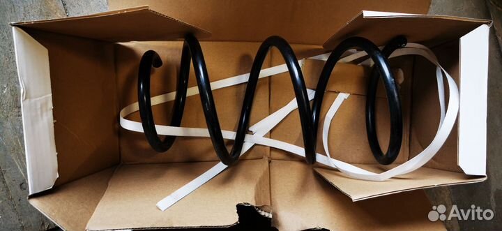 Передняя пружина Lesjofors для Toyota Avensis