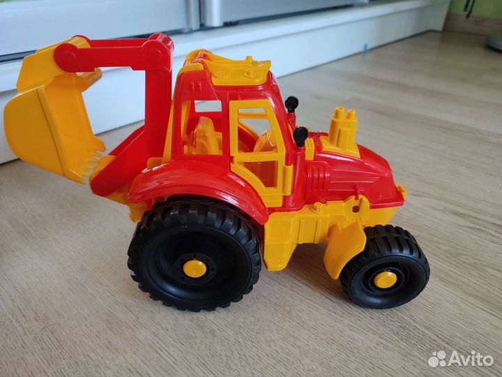 Трактор с ковшом Нордпласт