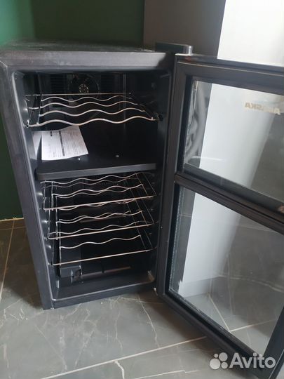 Винный шкаф / холодильник Alaska WC1052