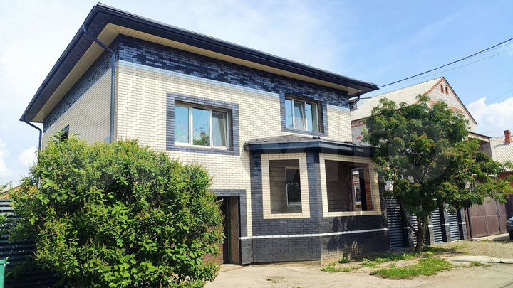 Дом 279,9 м² на участке 8,3 сот.