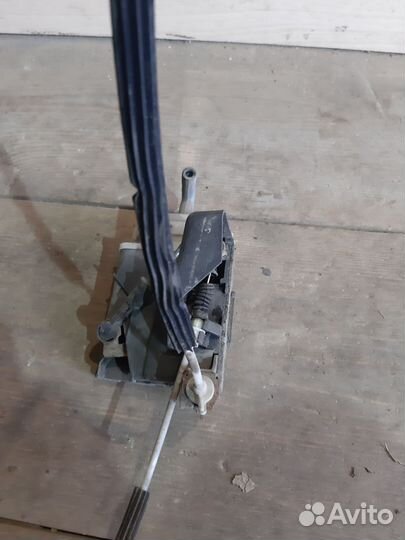 Замок двери Audi 100 C4 (правая сторона)