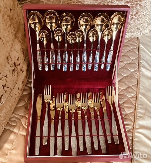 Наборы позолоченных столовых приборов времен СССР