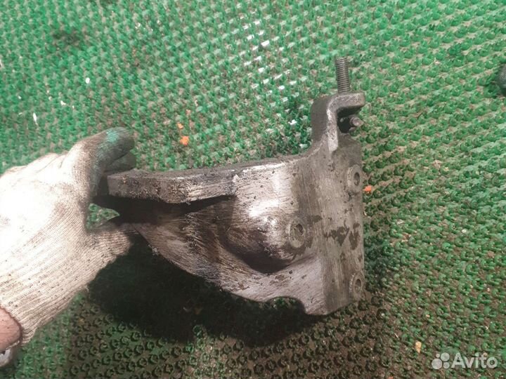 Кронштейн насоса гур Кронштейн Вояджер 2,4