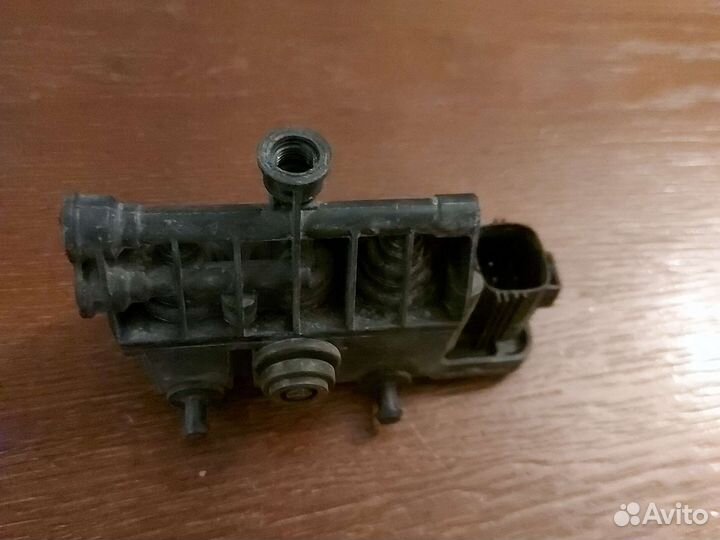 Блок клапанов пневмоподвески rr RVH000095