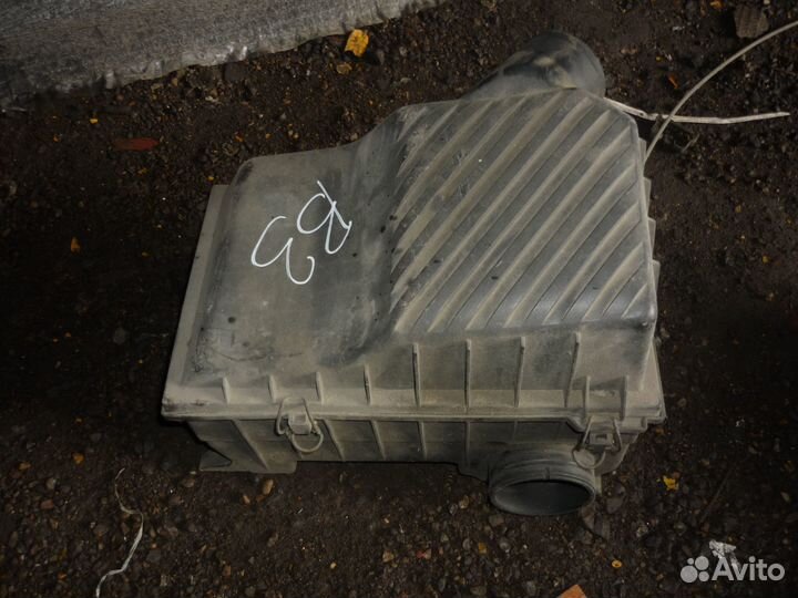 Корпус воздушного фильтра Пассат Б3 1.8