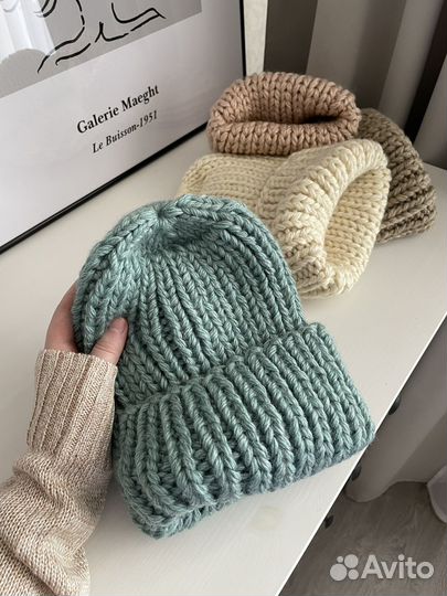 Шапка вязаная зимняя женская ручной работы