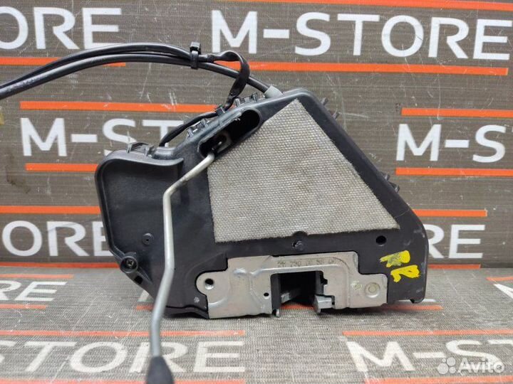 Замок двери задний правый Mercedes-Benz E-Class