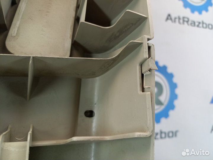 Обшивка стойки центральной левая Mitsubishi Colt 6