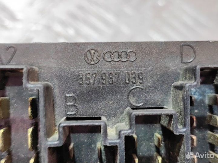 Блок предохранителей Volkswagen Transporter T4 1.9