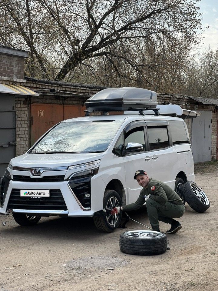 Toyota Voxy: фото владельца