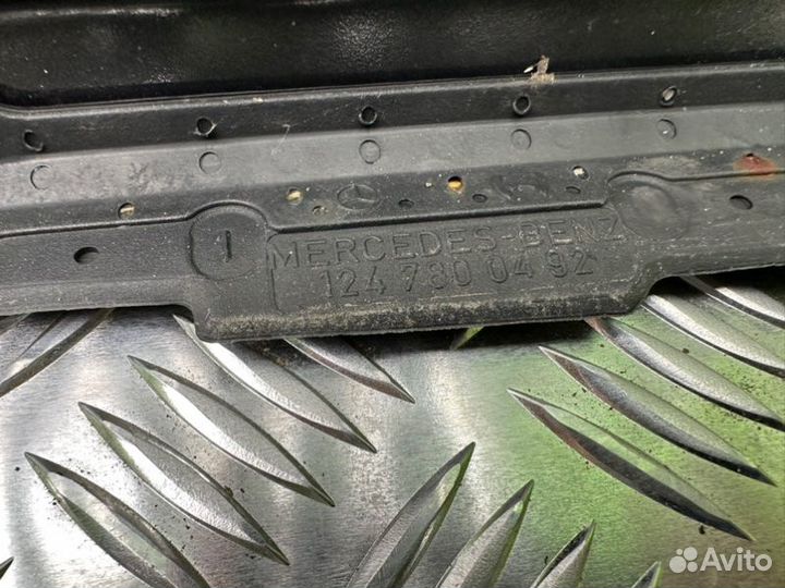 Крышка люка Mercedes-Benz S-Class W140 M104.990