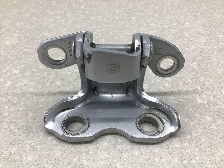 Петля двери задней правой верхняя Toyota Land Crui