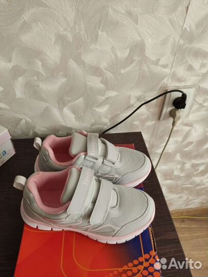 Кроссовки для девочки новые