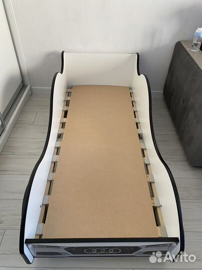 Детская кровать машина с матрасом