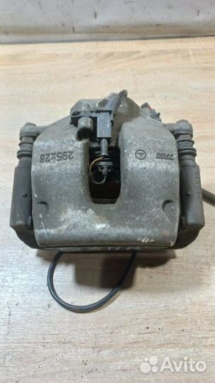 Суппорт тормозной передний правый Mercedes-Benz