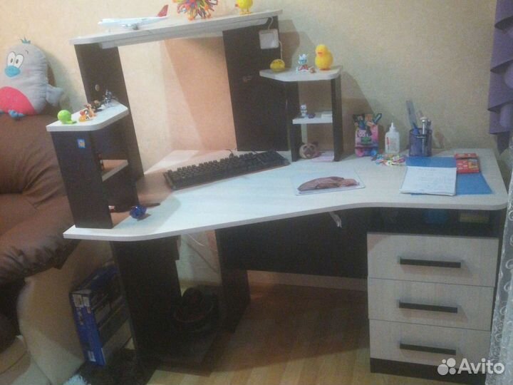 Компьютерный стол