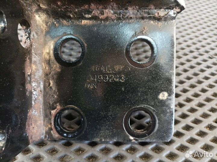 Кронштейн усилителя бампера левый