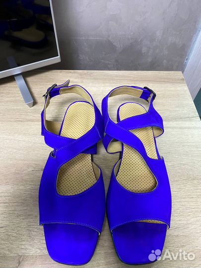 Босоножки женские замшевые