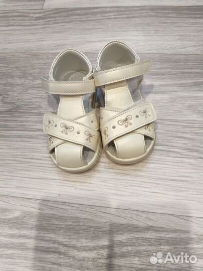 Детские сандалии