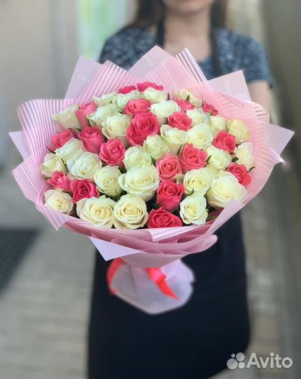Букет из 51 розы в оформлении