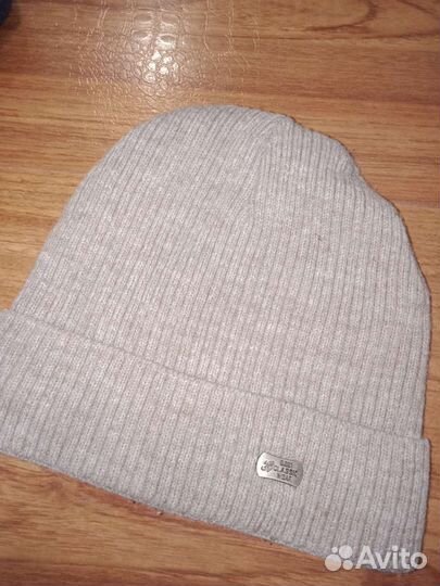 Шапка бежевая