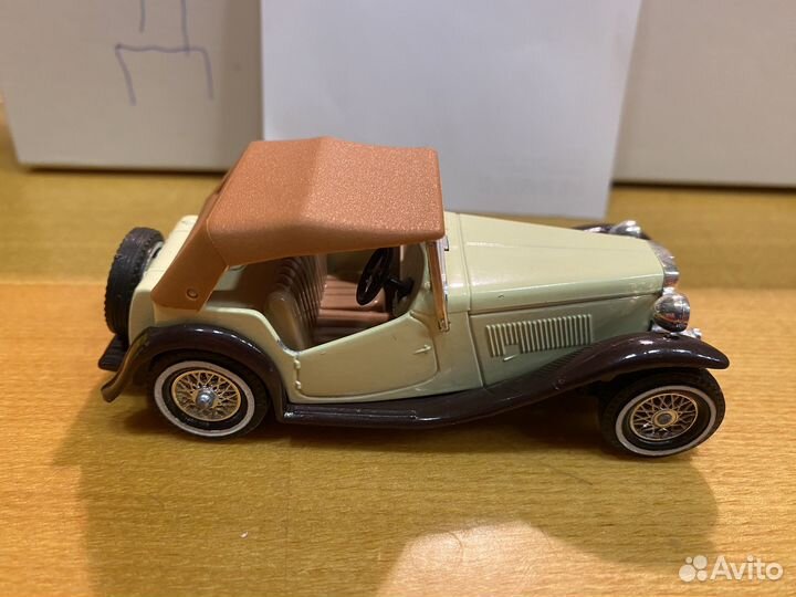 Модель авто 1:43 Matchbox 1945 MG TC England