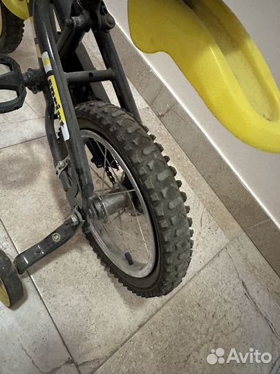 Детский велосипед 4 колесный и шлем