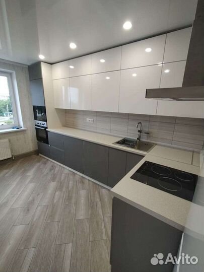 Кухня с ручкой профилем