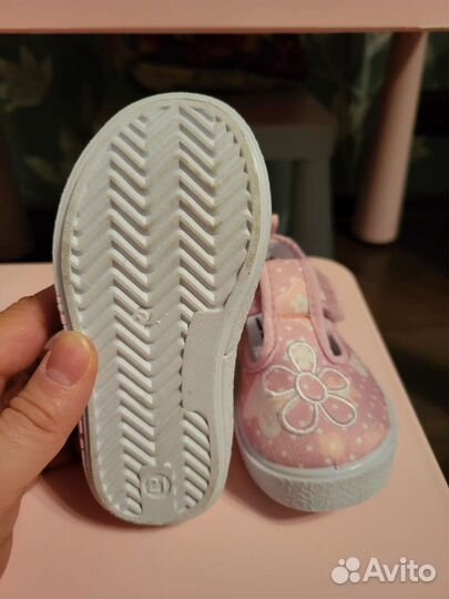 Сандалии для девочки 21 размер новые
