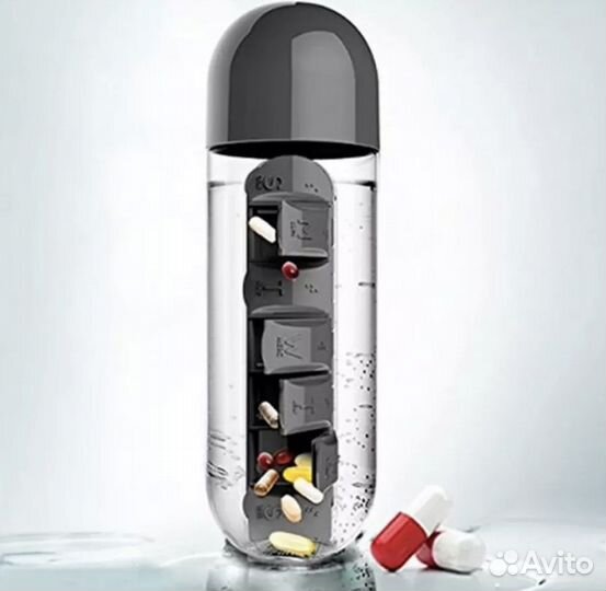 Спортивная бутылка с таблетницей