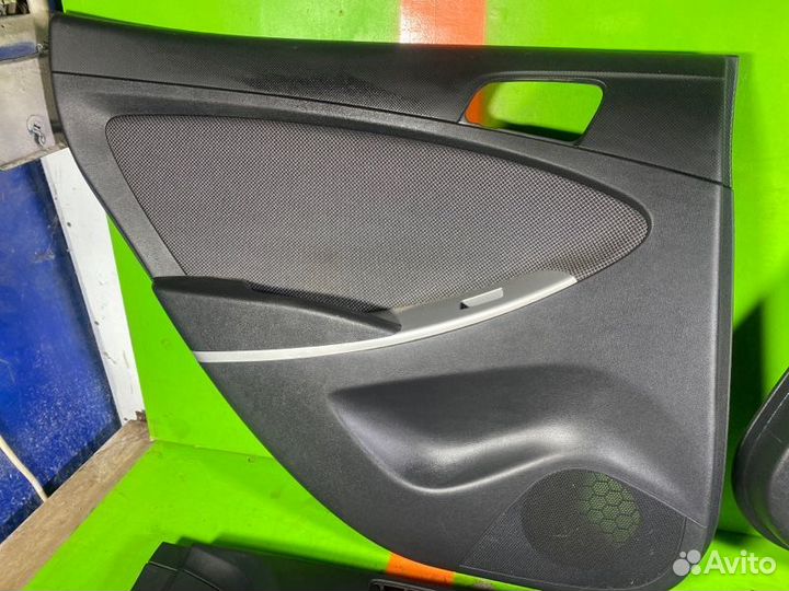 Обшивка двери Hyundai Solaris седан G4FC 2011