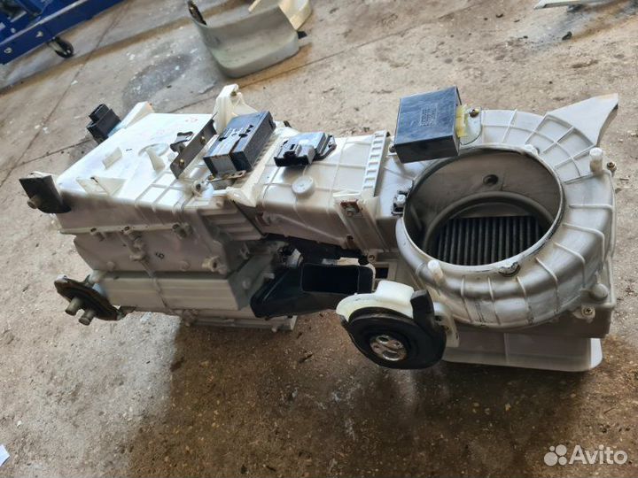 Корпус печки Mitsubishi Pajero 3 3.5 2001