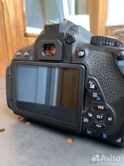 Зеркальный фотоаппарат Canon 650d