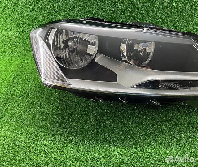 Фара правая Volkswagen Passat B7 (10-15)