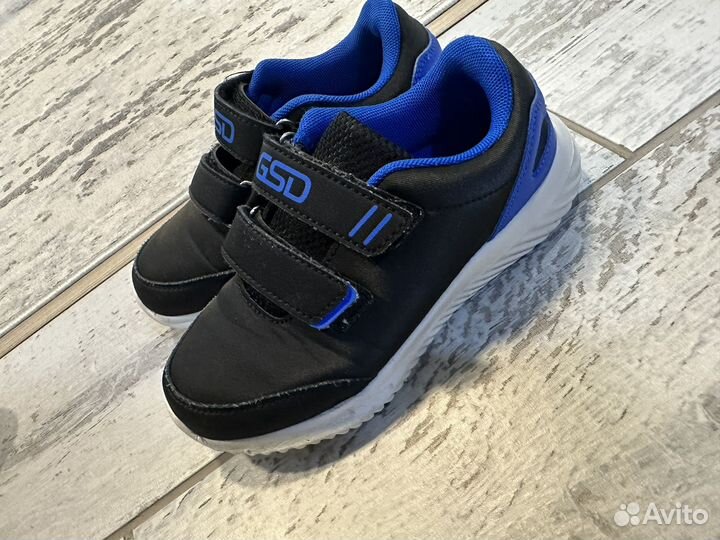 Кроссовки детские