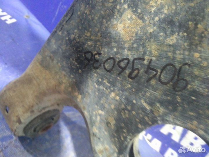 Передний левый рычаг Opel Astra H хэтчбек 2008