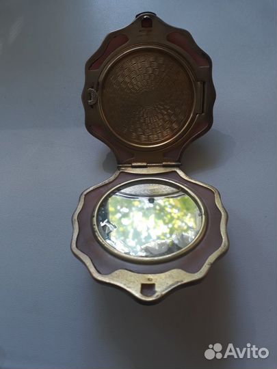 Серебряная пудреница 