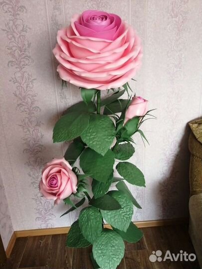 Ростовая роза с бутонами торшер